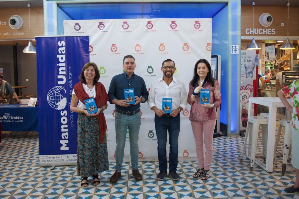 El Mercado Victoria ha acogido la presentación del libro “Un sábado de tantos” escrito por el misionero de Manos Unidas Sergio Godoy